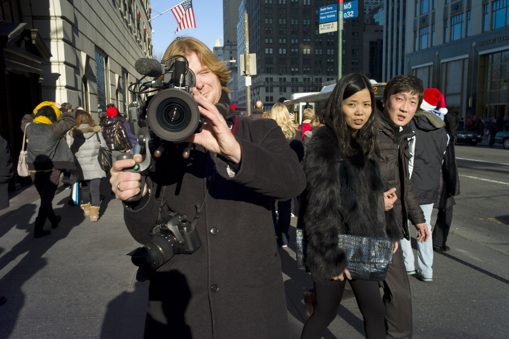 Dreharbeiten mit Joel Meyerowitz auf der 5th Avenue, New York City · © Joel Meyerowitz / IKS